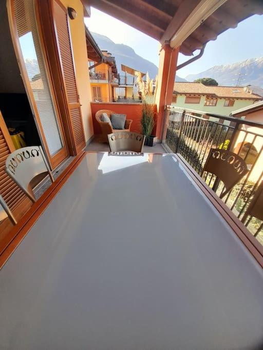 Modern Apartment With Terrace And Mezzanine Floor Colico Esterno foto