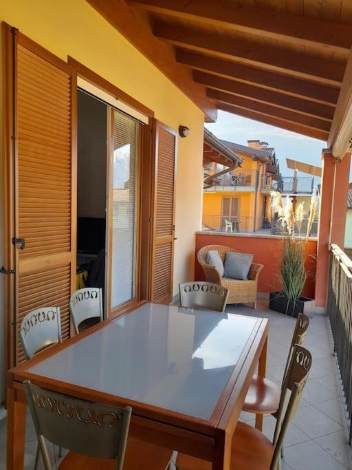 Modern Apartment With Terrace And Mezzanine Floor Colico Esterno foto