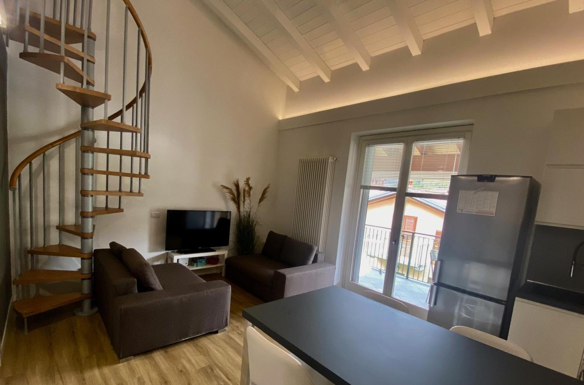 Modern Apartment With Terrace And Mezzanine Floor Colico Esterno foto