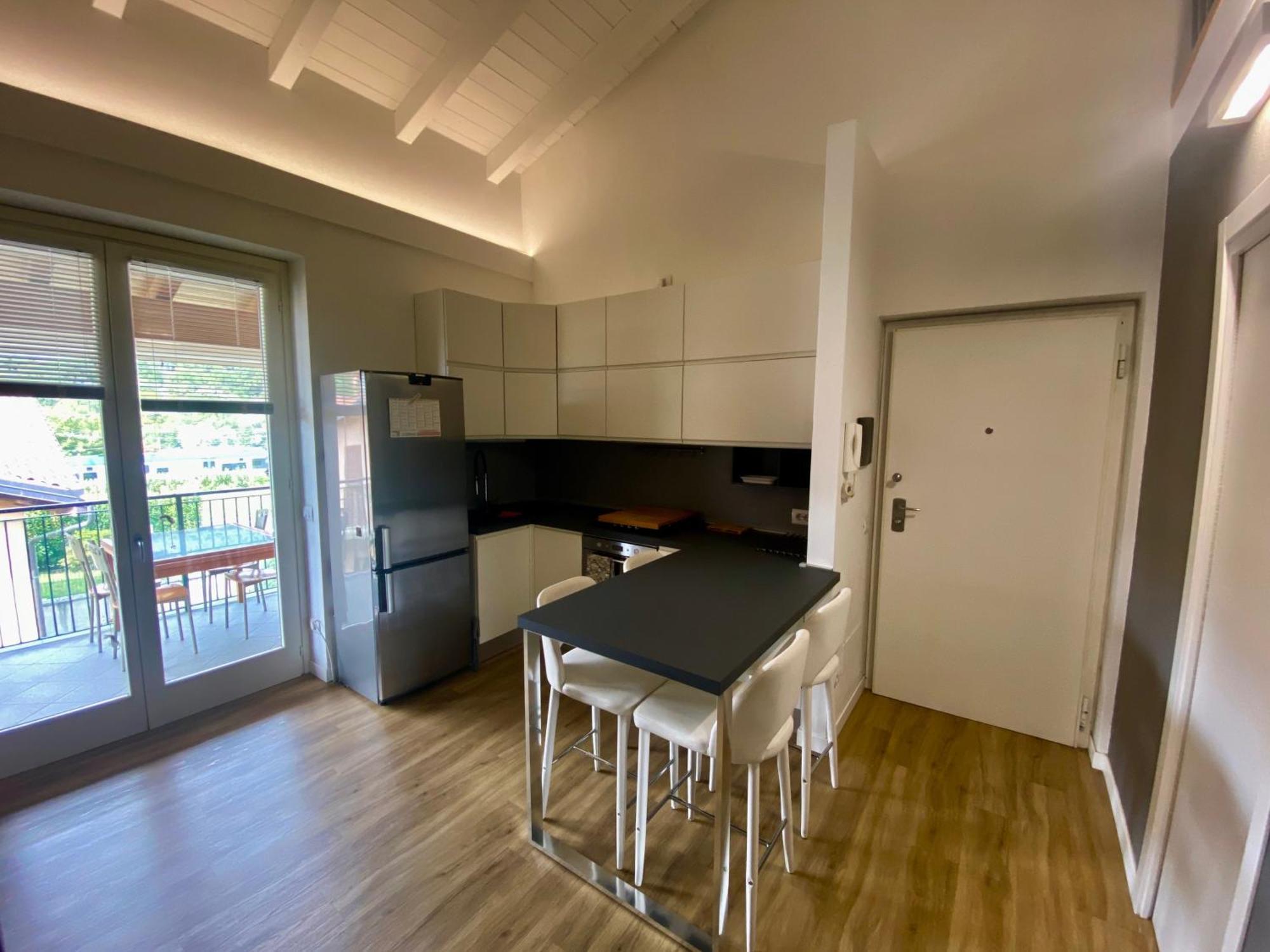 Modern Apartment With Terrace And Mezzanine Floor Colico Esterno foto